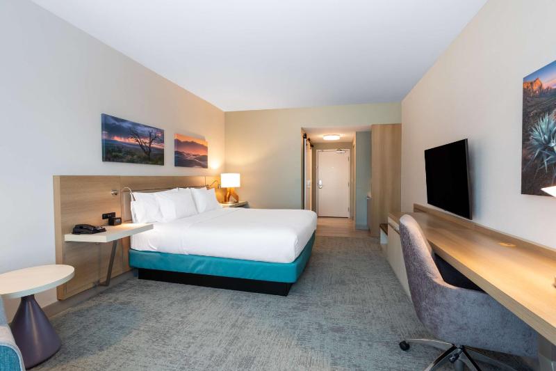 King Room image 3