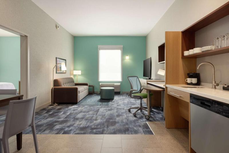 King Suite - Hearing Access/Non-Smoking image 1
