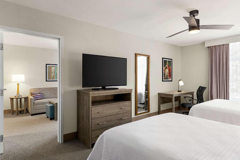 Queen Suite with Two Queen Beds - Mobility and Hearing Access/Non-Smoking image 3