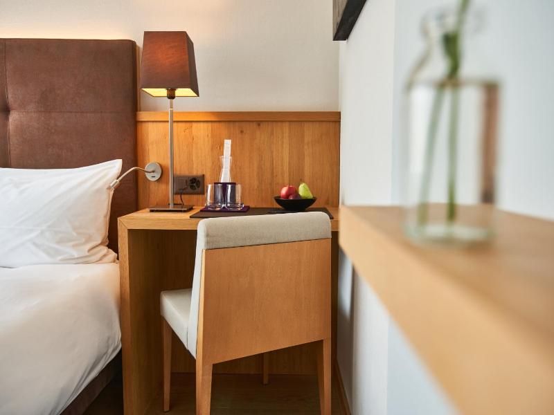 Small Double Room image 1