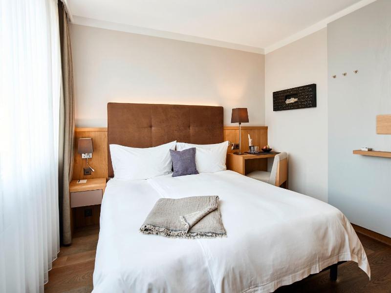 Small Double Room image 3
