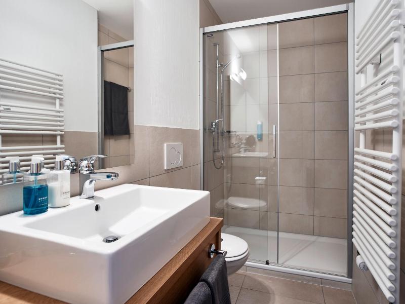 Medium Double Room image 3