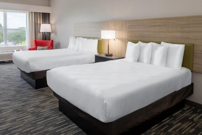 Queen Room with Two Queen Beds - Disability Access image 2