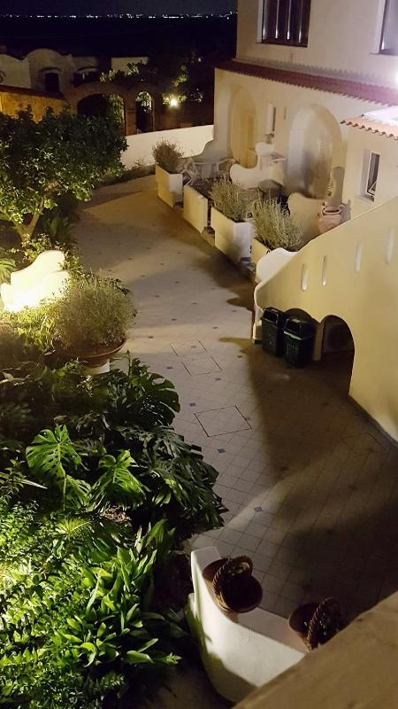 Double Room with Balcony image 4