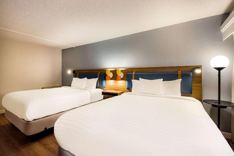 Guestroom Two Queens image 3