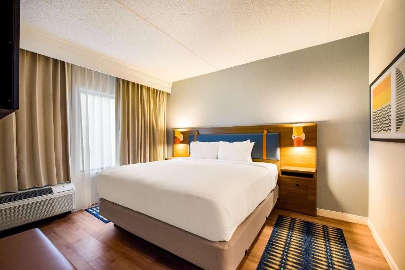 One-Bedroom King Suite image 4