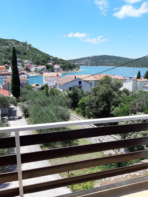 One-Bedroom Apartment with Balcony and Sea View image 2
