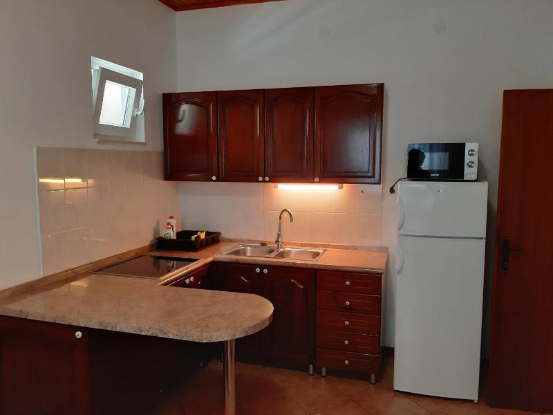 One-Bedroom Apartment with Balcony and Sea View image 4