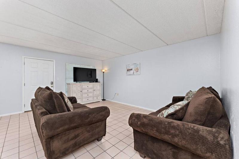 2 Bed 2 Bath 1st Fl Condo By Beach w Washer Dryer - image 16