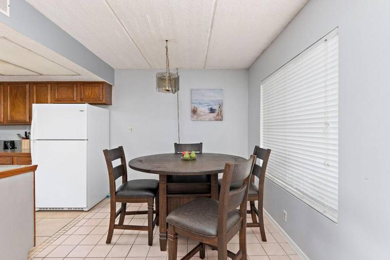 2 Bed 2 Bath 1st Fl Condo By Beach w Washer Dryer - image 13