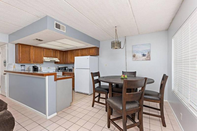 2 Bed 2 Bath 1st Fl Condo By Beach w Washer Dryer - image 18