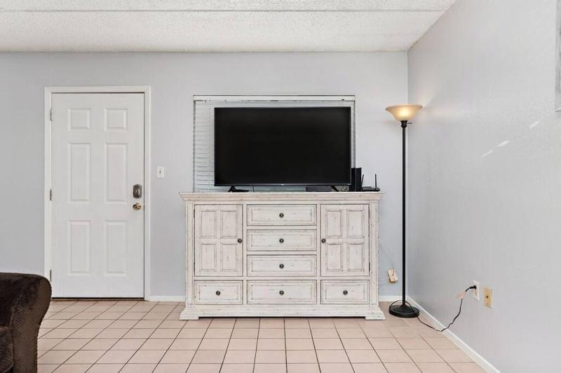 2 Bed 2 Bath 1st Fl Condo By Beach w Washer Dryer - image 2