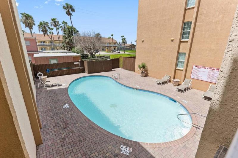 2 Bed 1 Bath Condo By Beach & Entertainment - image 20
