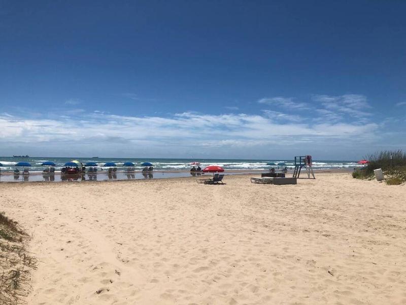 Lovely 2 Bed 2 Bath 2nd Floor Condo By Beach - image 11
