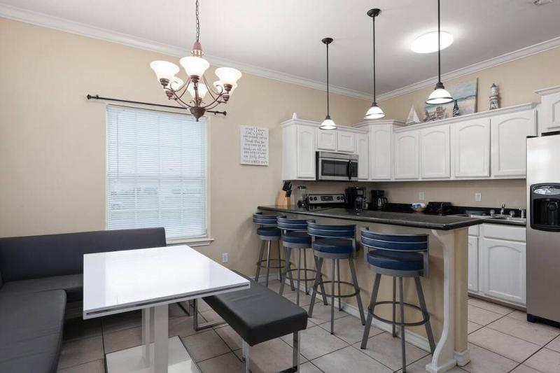Luxury 3 Bed 2 Bath 1st Floor Condo Near Beach - image 4