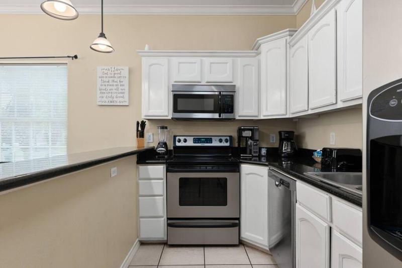 Luxury 3 Bed 2 Bath 1st Floor Condo Near Beach - image 15