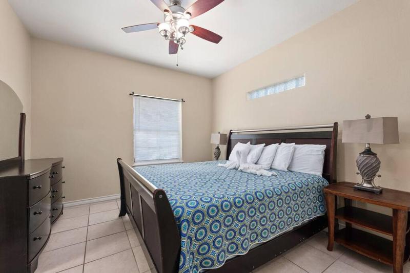 Luxury 3 Bed 2 Bath 1st Floor Condo Near Beach - image 6