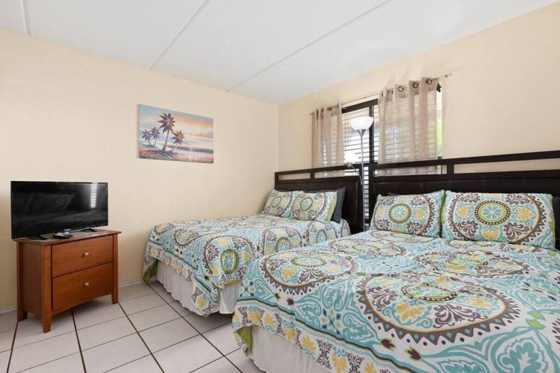 2 Bed 2 Bath Condo by Beach with Resort Pool - image 12