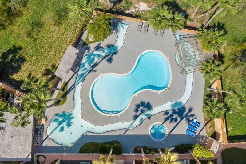 2 Bed 2 Bath Condo by Beach with Resort Pool - image 15