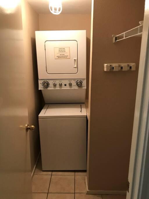 1st Floor 2 Bd 2 Ba Condo w Beach View& Pool - image 10