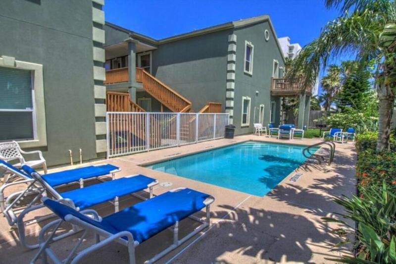 2 Bed 2 Bath 1st Floor Condo By Beach w Pool - image 23