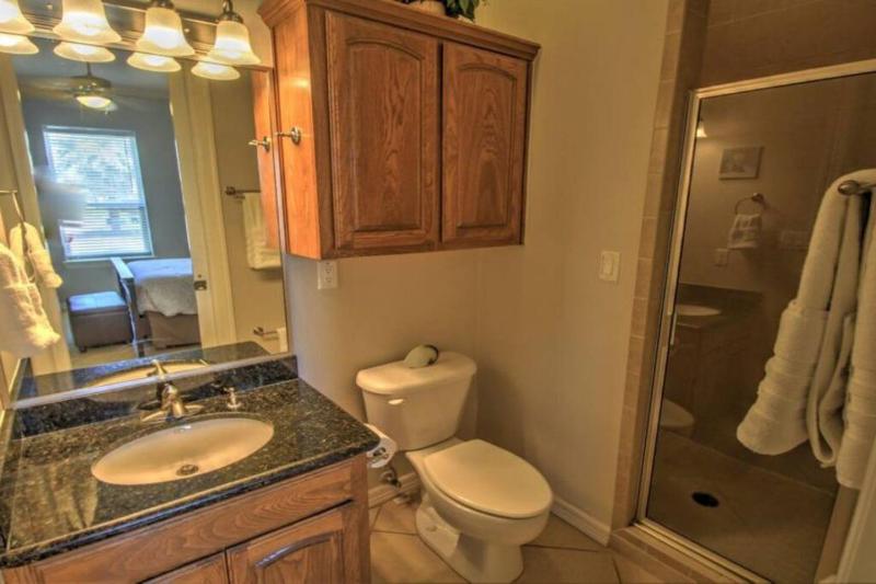 2 Bed 2 Bath 1st Floor Condo By Beach w Pool - image 12