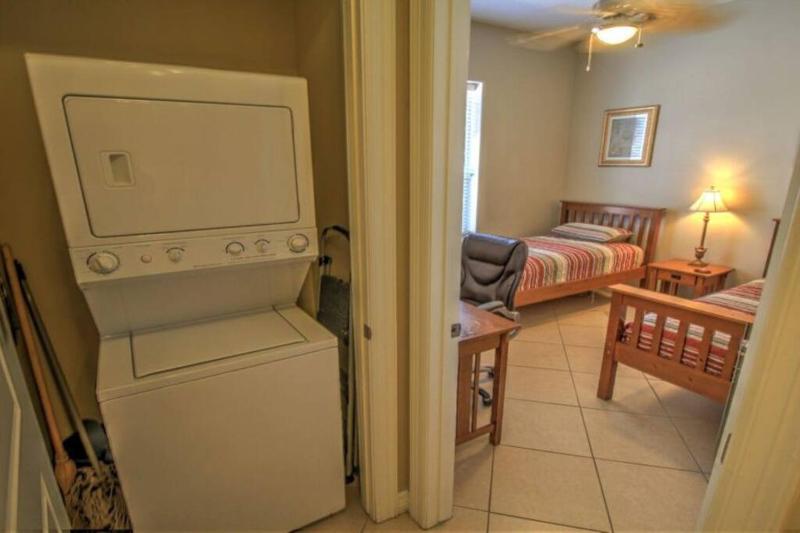 2 Bed 2 Bath 1st Floor Condo By Beach w Pool - image 26