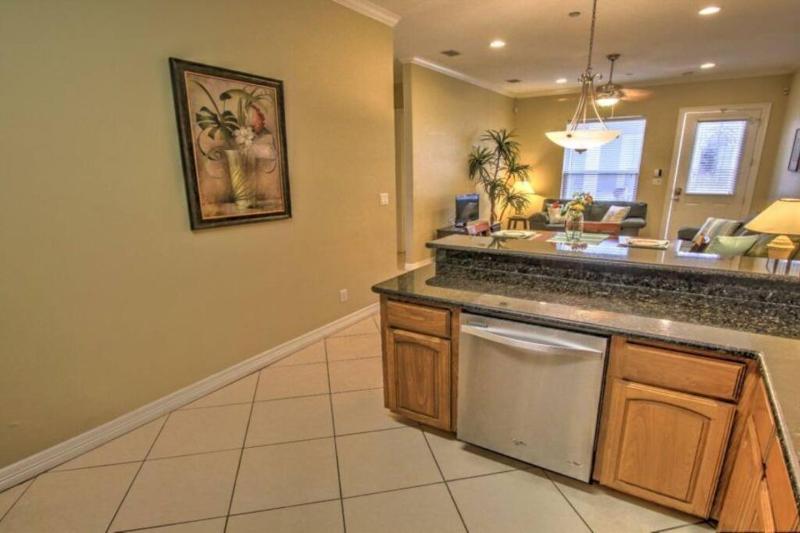 2 Bed 2 Bath 1st Floor Condo By Beach w Pool - image 8