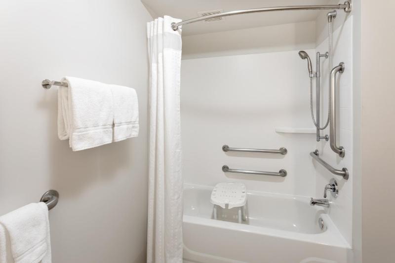 Standard King Room image 2