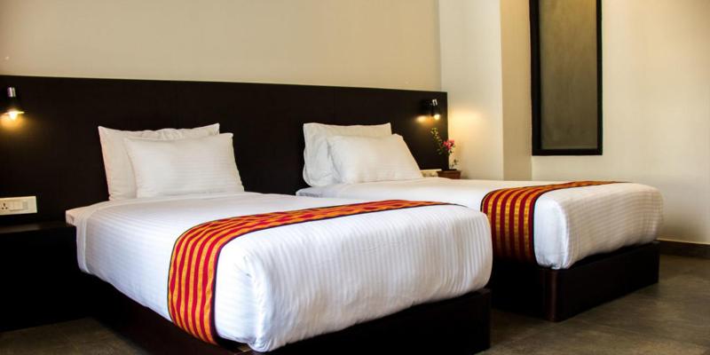 Single Room with Bathroom image 1
