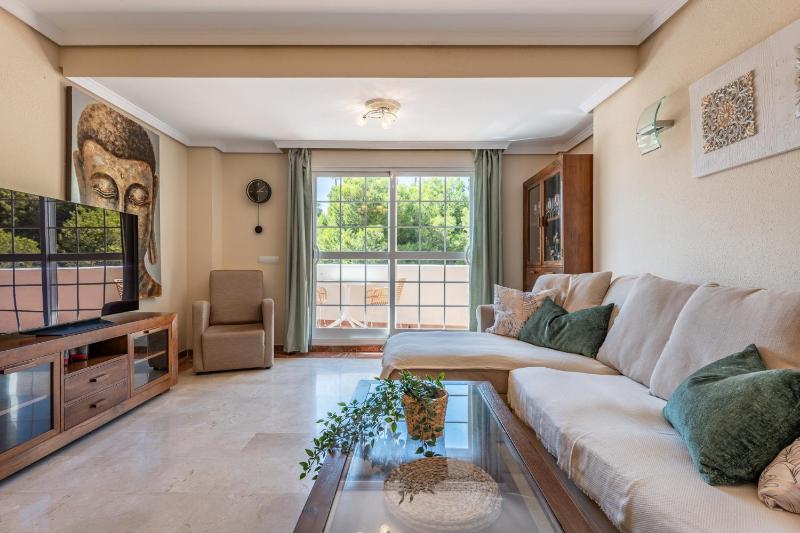 COASTAL PARADISE 3bed  POOL  SEA VIEWS! - image 21