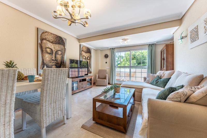 COASTAL PARADISE 3bed  POOL  SEA VIEWS! - image 18