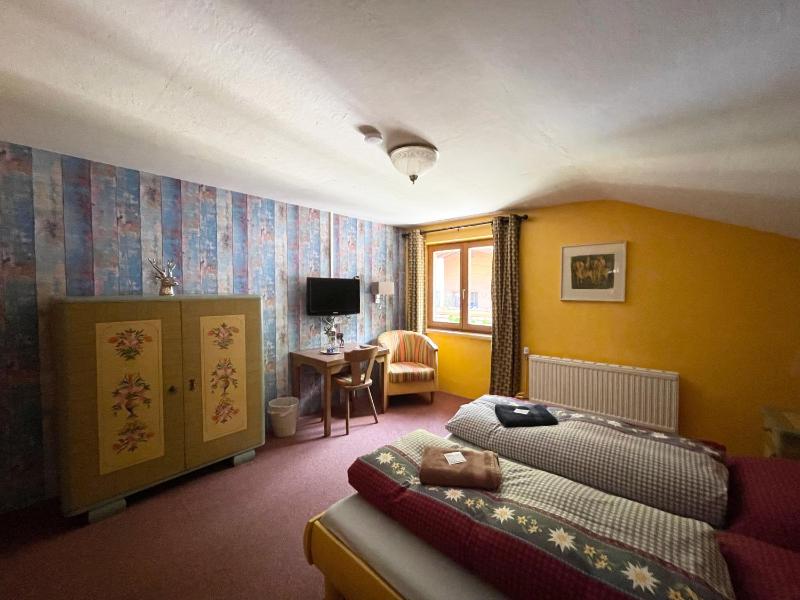 Double Room image 4