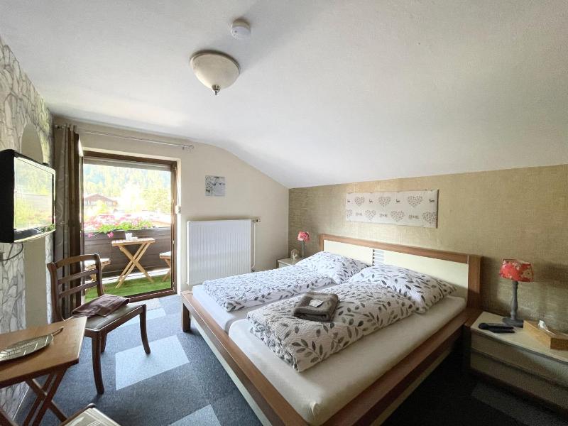 Triple Room with Balcony image 3