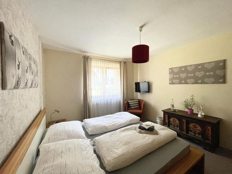Economy Double Room image 3