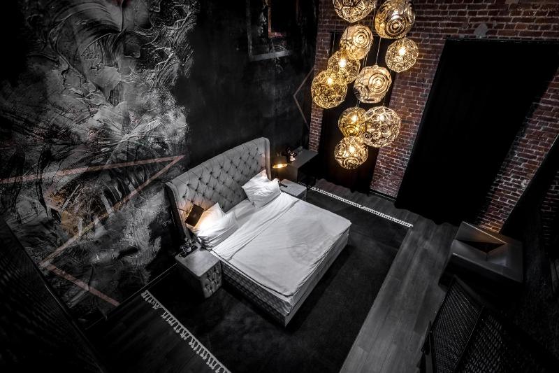 Black Superior Loft image 4