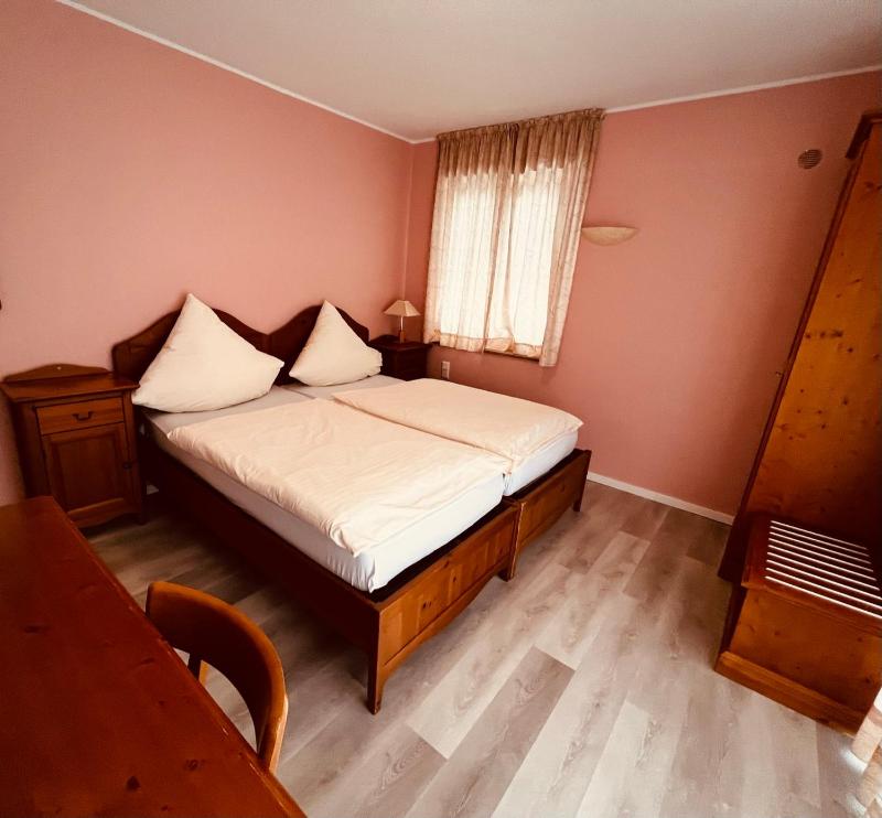 Double Room with Private Bathroom image 3