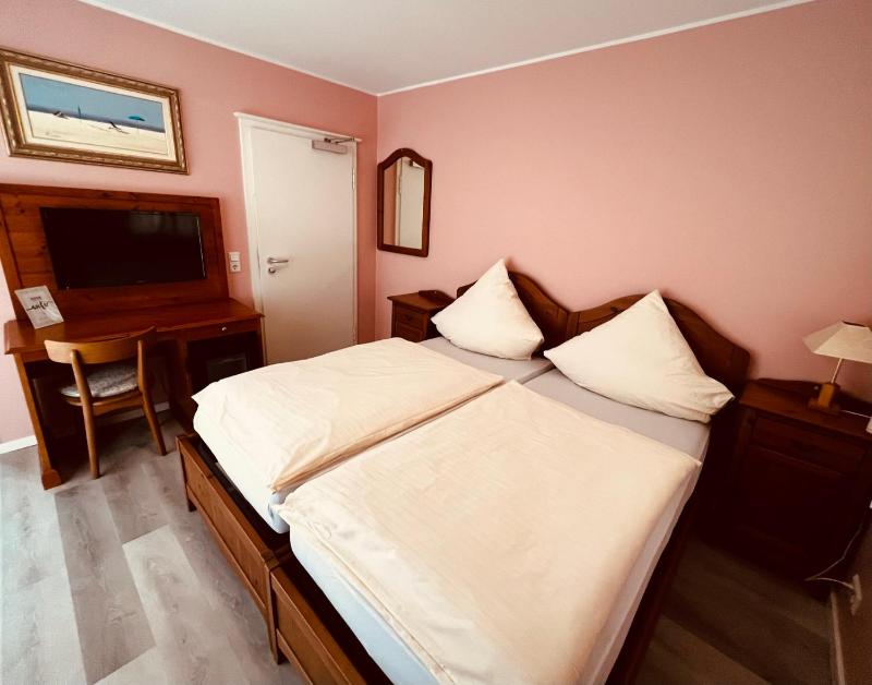Double Room with Private Bathroom image 1