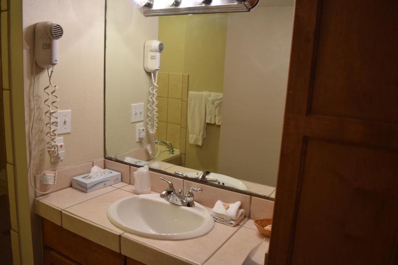 One-Bedroom Suite image 3
