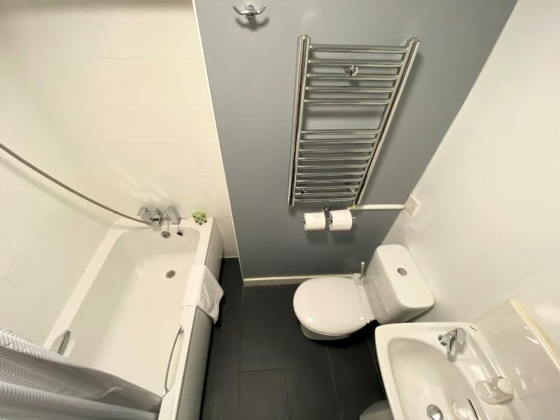 Large Double Room image 4