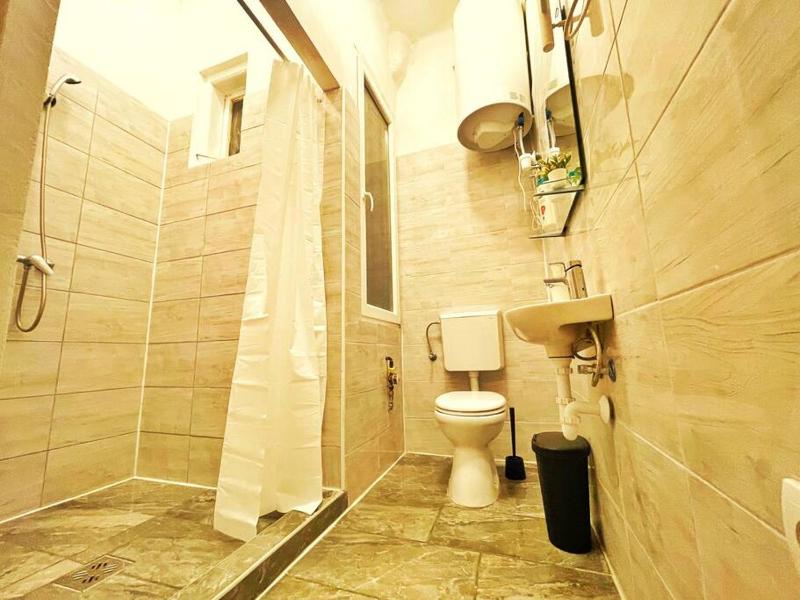 Central Studio Flat - image 14