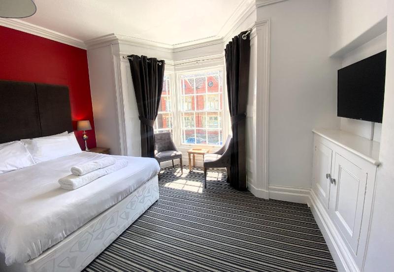 Large Double Room image 2