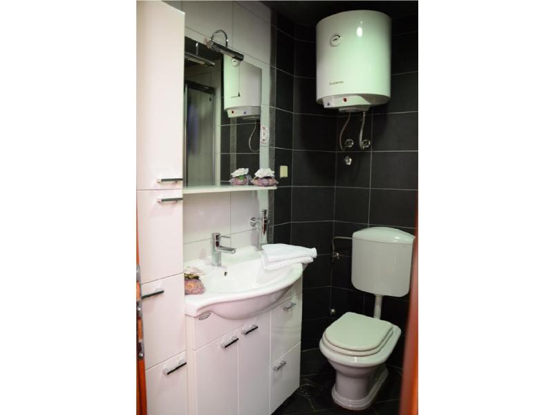Double Room with Balcony image 3