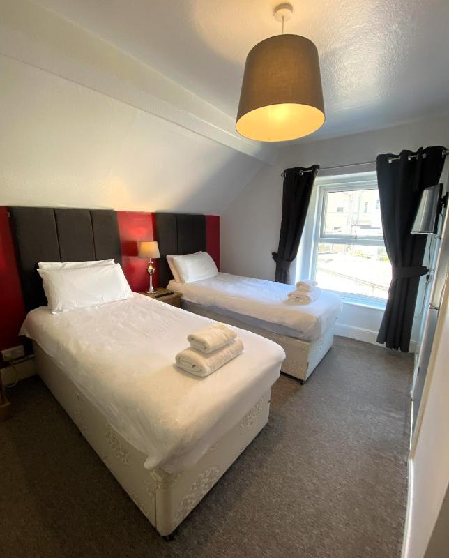 Twin Room image 1