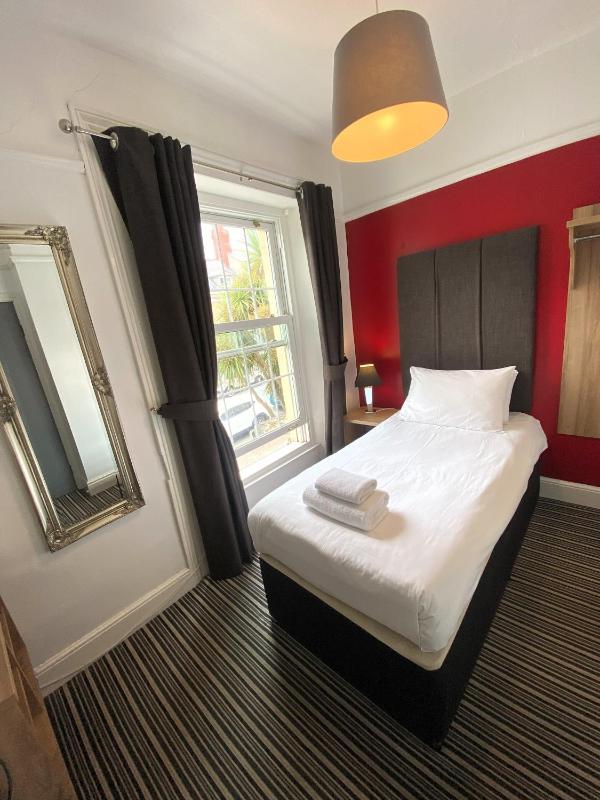 Single Room image 1