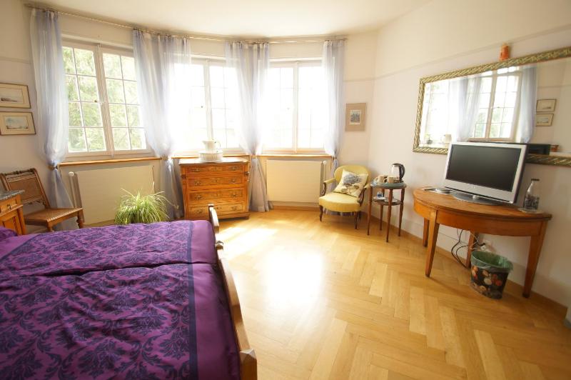 Twin Room with Private External Bathroom image 4