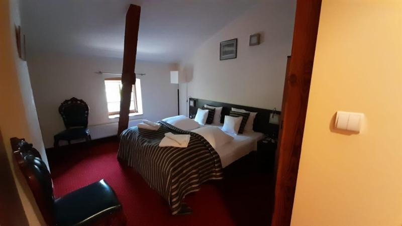 Double or Twin Room image 3