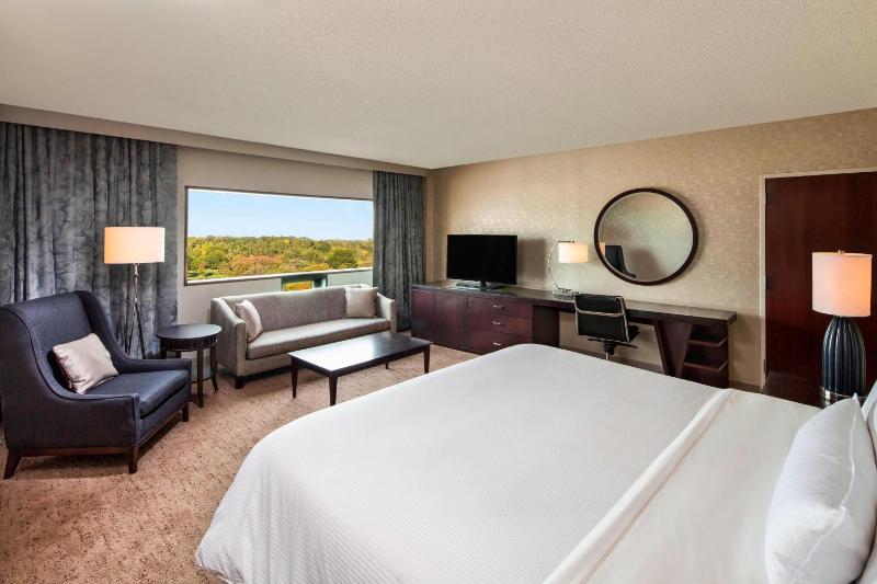 Junior Suite, 1 King image 3