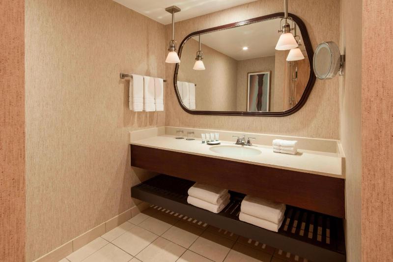 Junior Suite, 1 King image 2