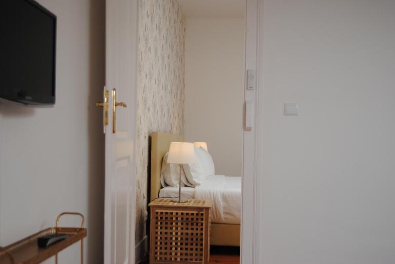 Standard Triple Room with Shared Bathroom image 2